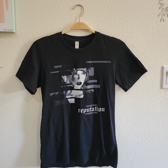 Taylor Swift Reputation Tour Black Graphic Tee Size S - Picture 1 of 4